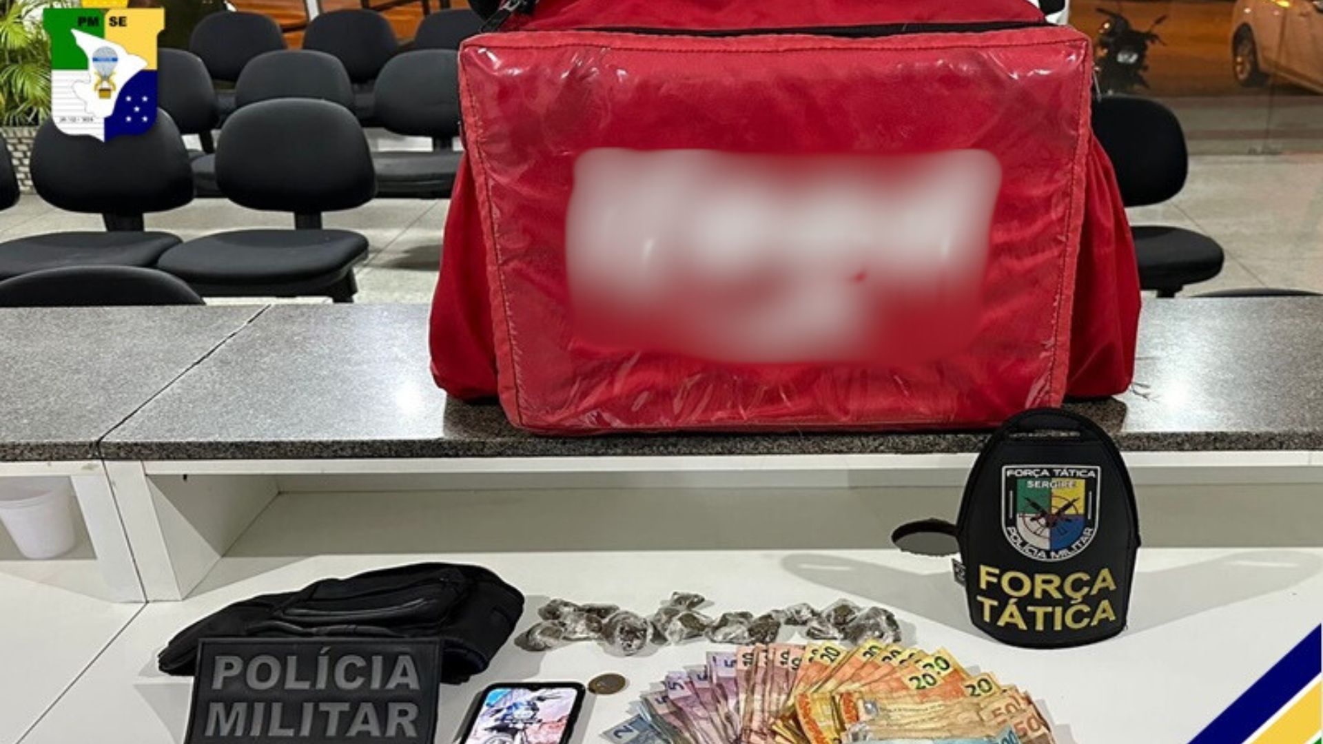 Delivery De Drogas Suspeito Preso Maconha Dentro De Mochila De