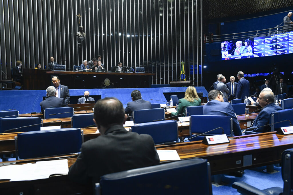 Senado aprova recursos para regularizar favelas e áreas de invasão