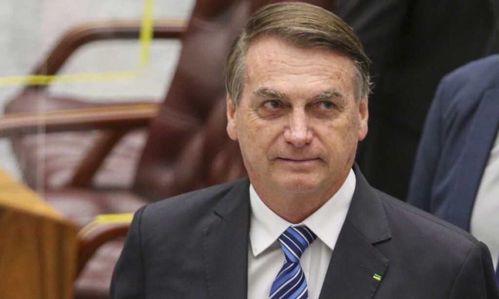 Ministro do TSE anula uma das três condenações de Bolsonaro