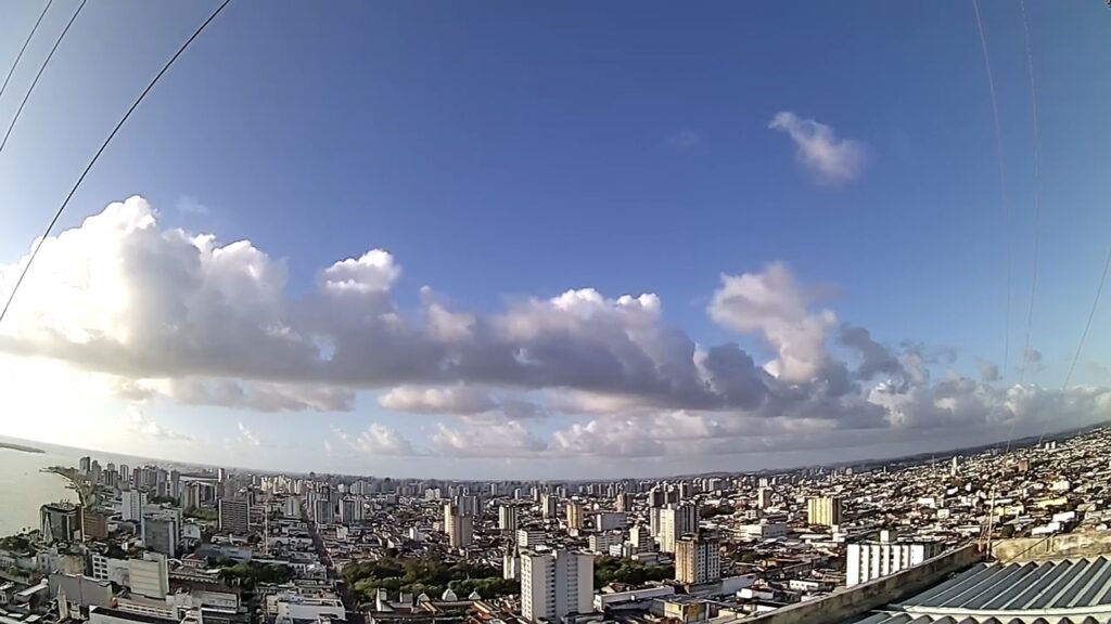 Previsão do tempo: céu parcialmente nublado com possibilidade de chuva fraca em Aracaju