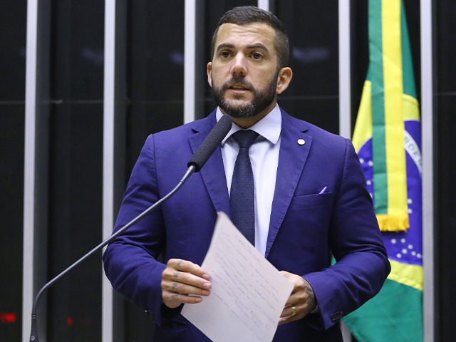 Carlos Jordy, deputado líder da oposição na Câmara, é alvo de buscas da PF na Operação Lesa Pátria