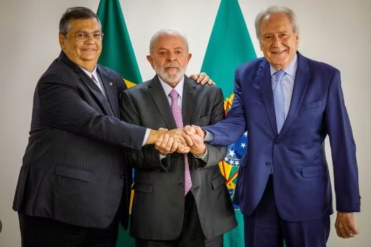 Lula anuncia Ricardo Lewandowski como novo ministro da Justiça