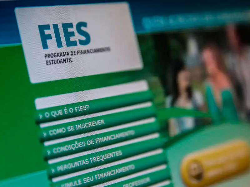 Participantes podem complementar inscrição adiada do Fies até a sexta-feira, 9