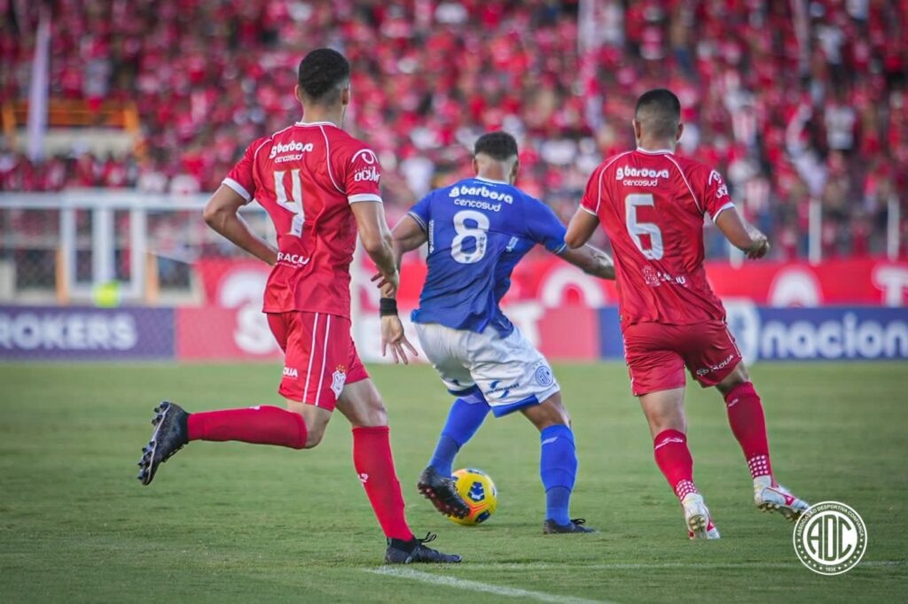 Sergipe vence o Confiança por 2 a 1 no primeiro clássico do ano no estadual