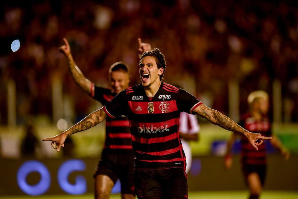Com três gols de Pedro, Flamengo vence o Bangu na Arena Batistão