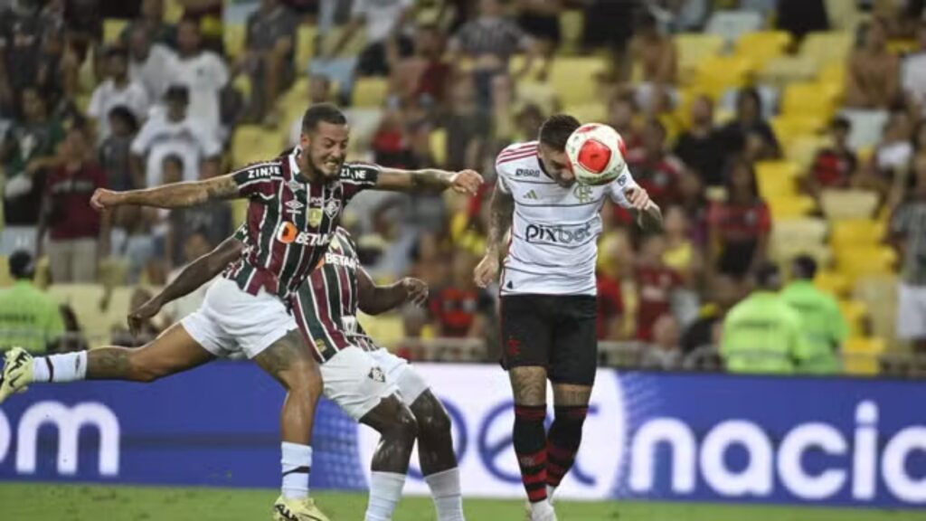 Flamengo vence o Fluminense e sai na frente por uma vaga na final do Carioca