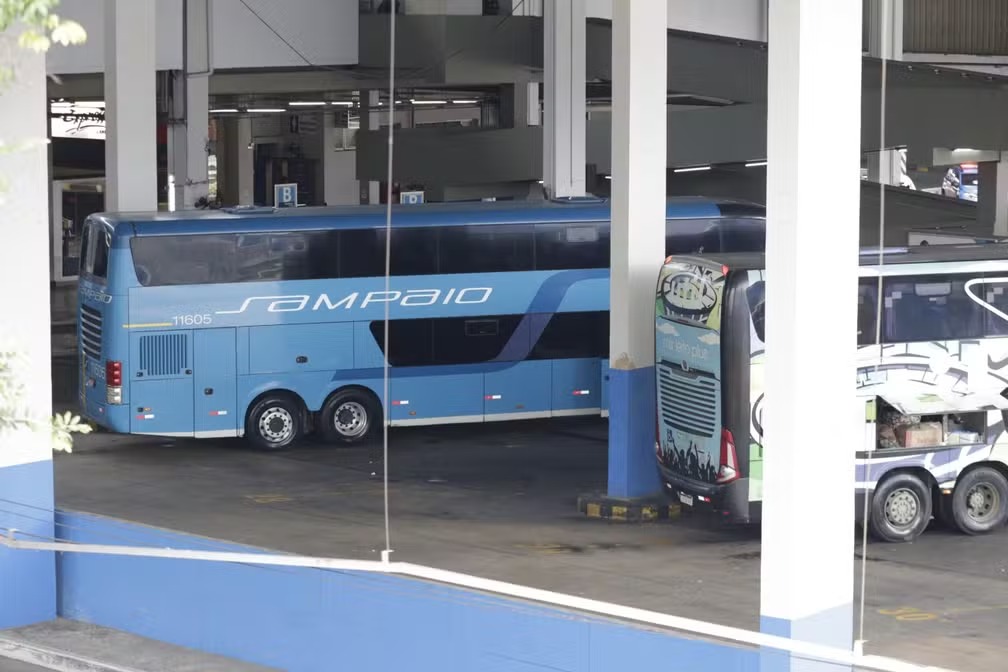 Homem faz passageiros de reféns em ônibus no Rio de Janeiro