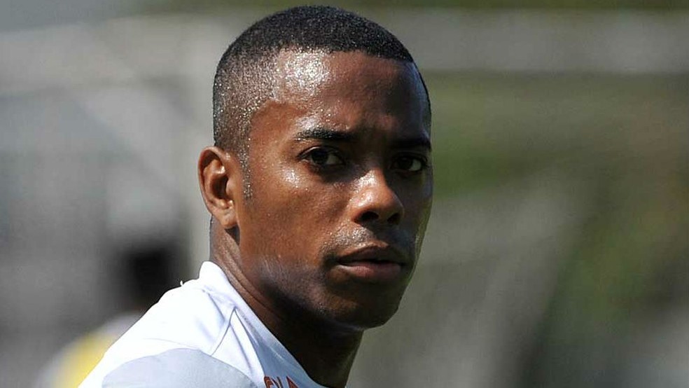 Robinho é preso pela Polícia Federal em Santos e levado para o presídio de Tremembé