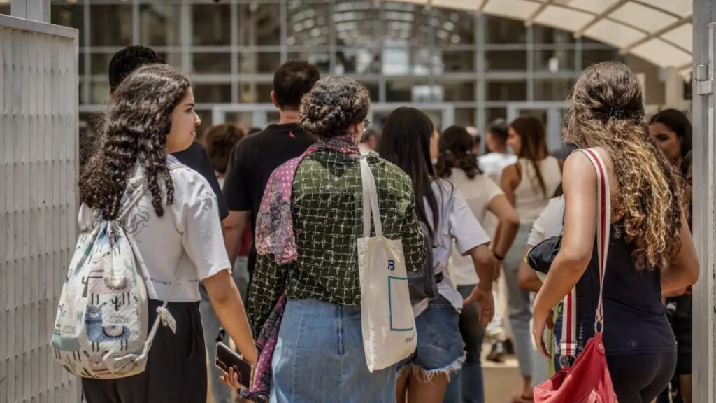 Enem: prazo para solicitar isenção da taxa de inscrição começa nesta segunda-feira