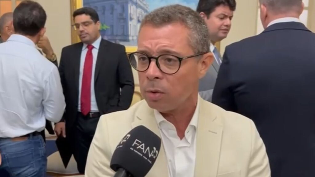 “O pior secretário de Saúde da história de Sergipe”, diz Fábio sobre Rogério Carvalho