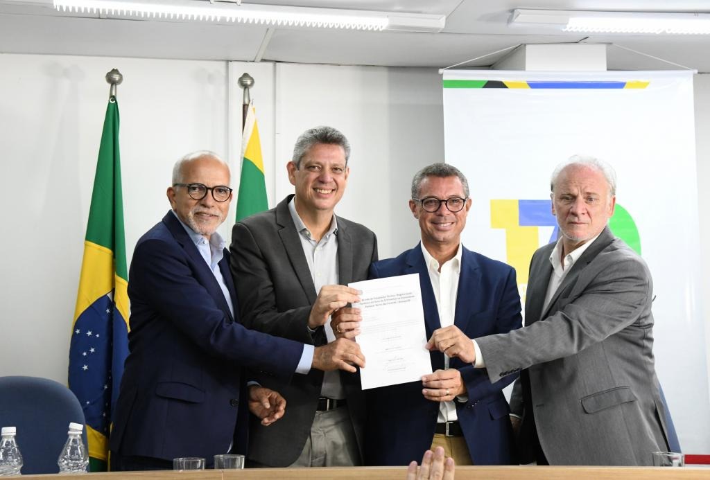 Prefeitura de Aracaju, Governo do Estado e Governo Federal firmam convênio para transferências de terrenos