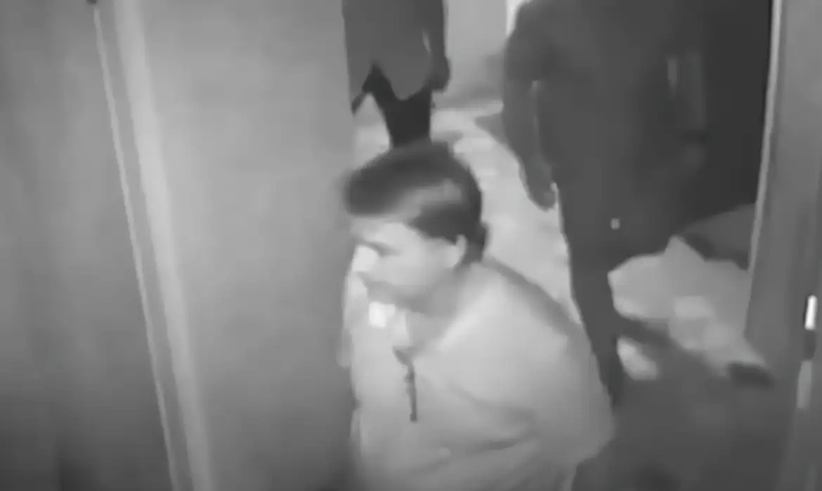 É falso que filho de Alexandre de Moraes agrediu idoso em aeroporto em Roma; entenda como se deu