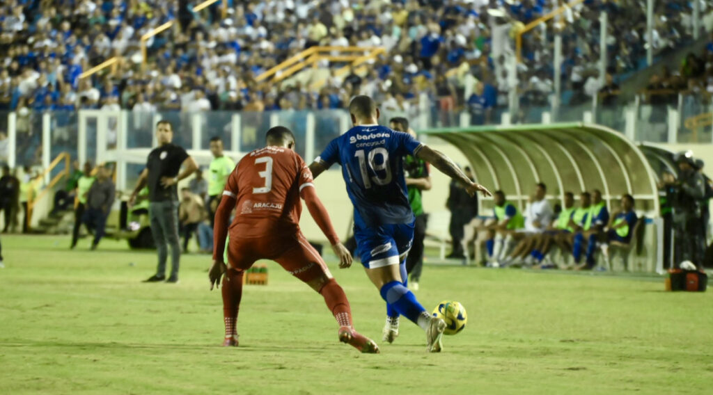 Sergipe e Confiança ficam no empate no primeiro jogo da final do campeonato sergipano