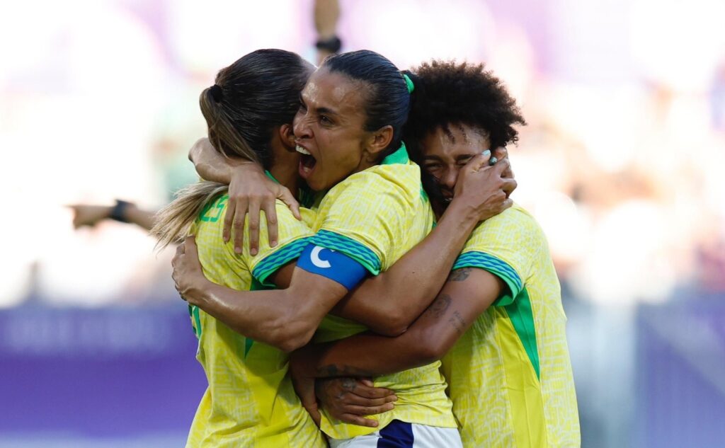 Olímpiadas 2024: Brasil estreia com vitória no futebol feminino