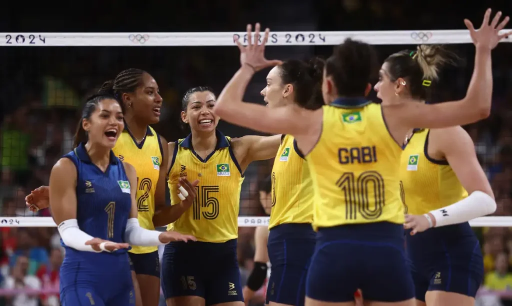 Olímpiadas 2024: Brasil vence Japão por 3 a 0 no vôlei feminino