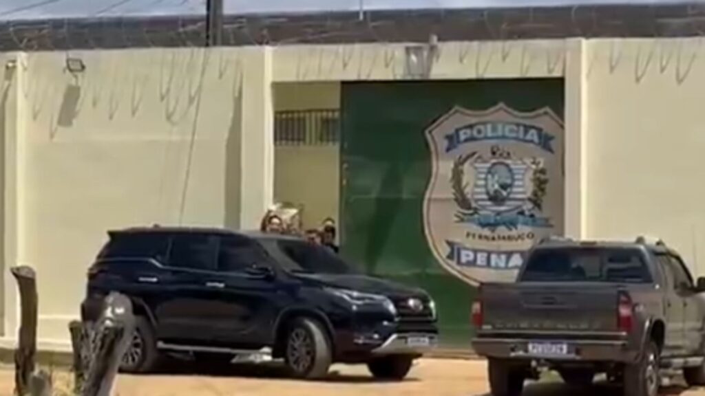 Justiça concede habeas corpus e Deolane deixa presídio em Pernambuco