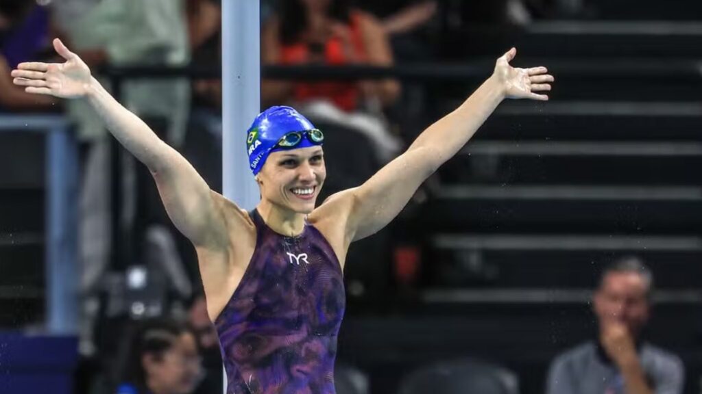 Carol Santiago vence os 100m livre S12 e conquista terceiro ouro nas Paralimpíadas