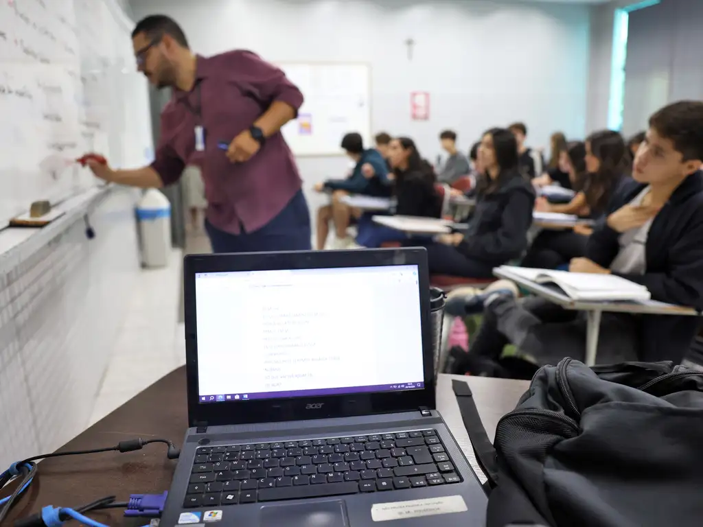 Ministro da educação anuncia Pé-de-Meia para licenciaturas e CNU de professores