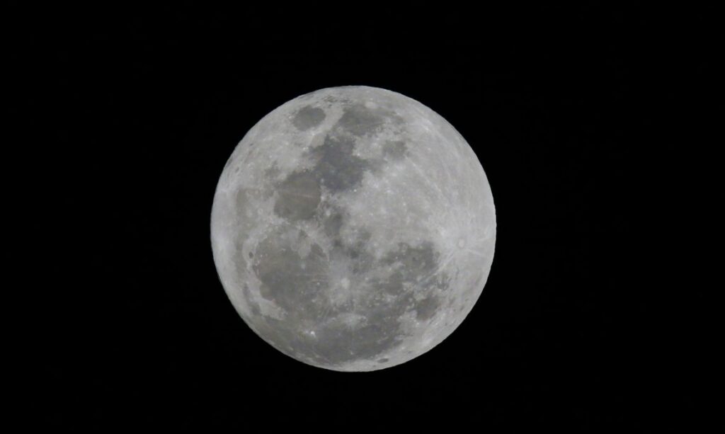 Maior superlua do ano aparece no céu brasileiro nesta quinta-feira, 17