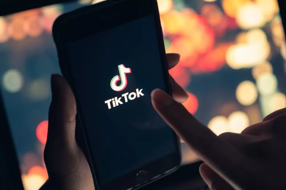 Governo processa TikTok por tratamento irregular de dados de crianças