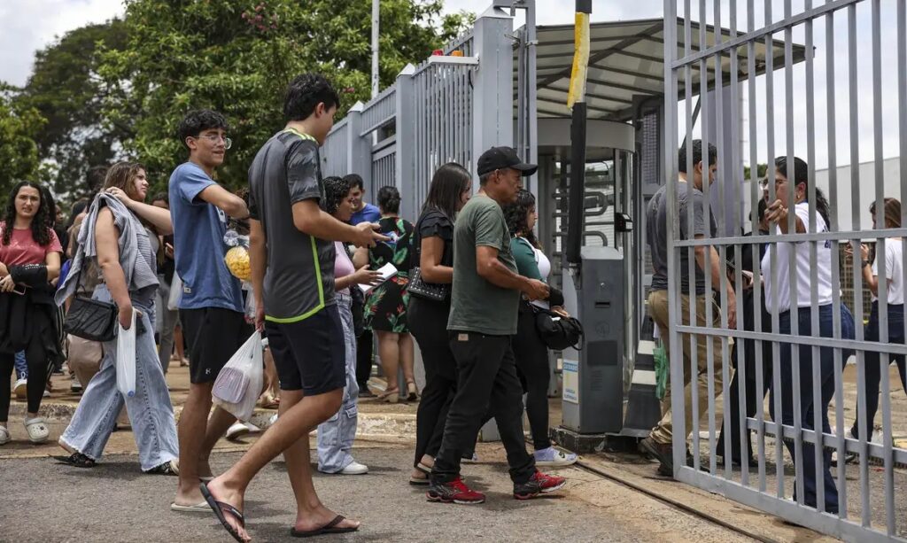 Índice de abstenção no primeiro dia do Enem atinge 26,6%