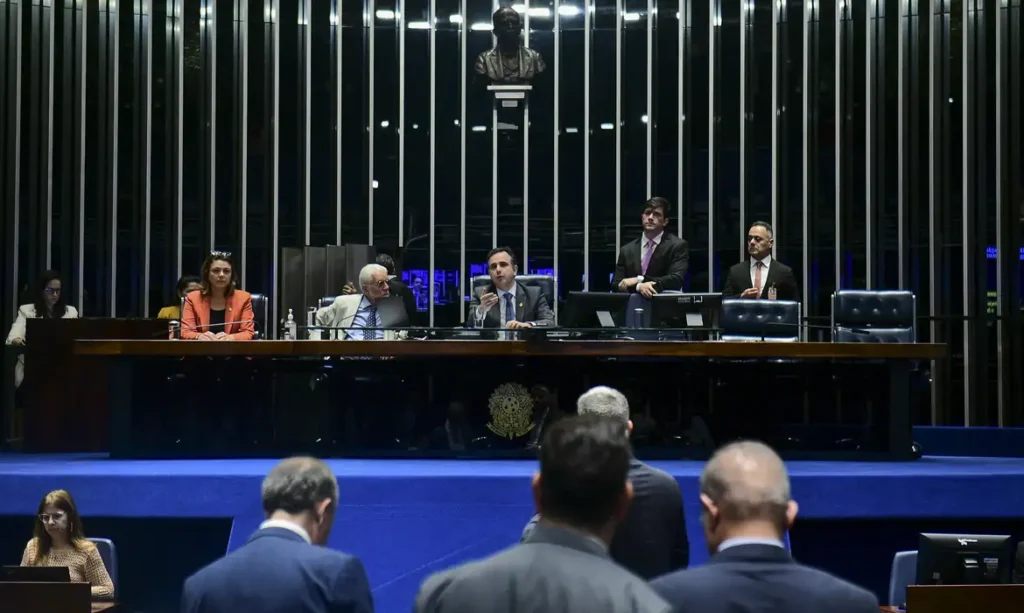 Senado aprova Projeto de Lei que limita crescimento do salário mínimo e anuncia mudanças no BPC