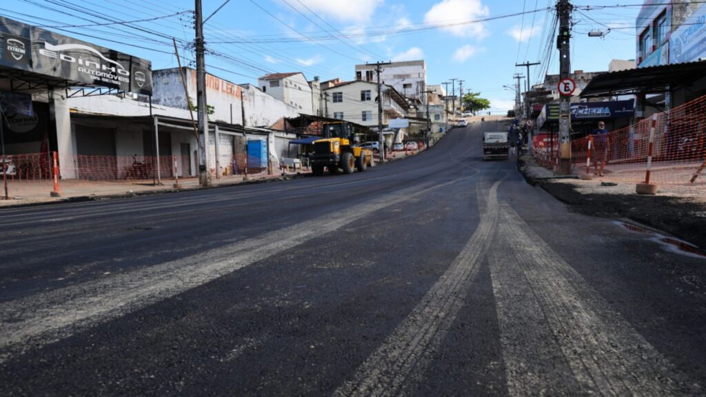 Recapeamento da Avenida Pedro Calazans é concluído; tráfego deve ser liberado na segunda-feira, 9