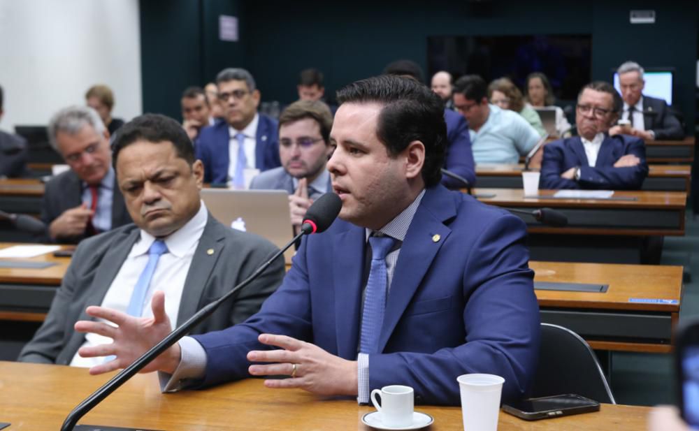 PEC da Vida é aprovada na CCJ: Rodrigo Valadares celebra avanço da proteção à vida desde a concepção