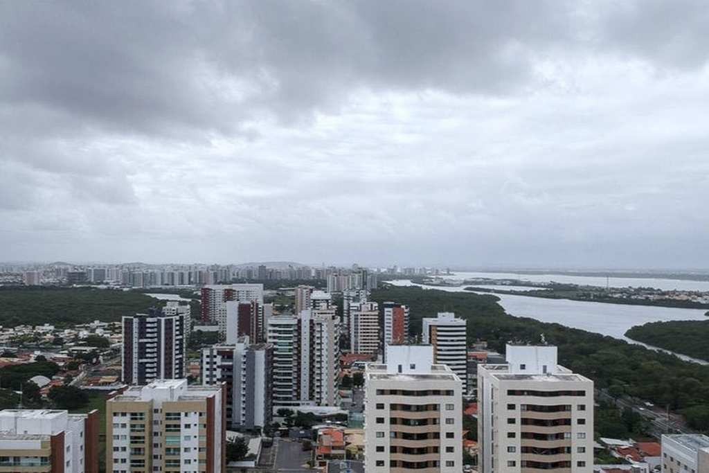 Previsão do tempo: céu parcialmente nublado com possibilidade de chuva em Aracaju nesta sexta, 6