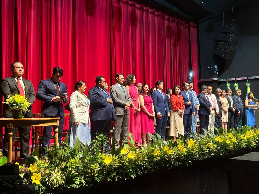 Secretários da gestão Emília tomam posse no Teatro Atheneu