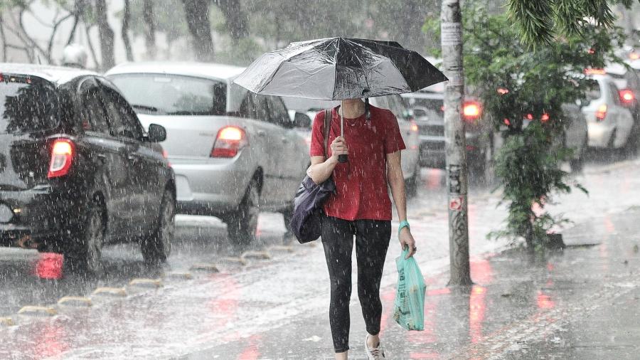 Alerta de chuvas moderadas a intensas é estendido até quarta-feira, 15