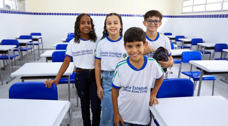 alunos escola estadual